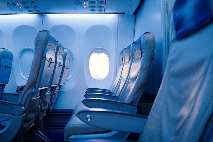 飛行機に乗るのが怖い…対策法を元CAが伝授！