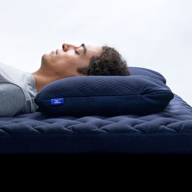 【写真】「深呼吸まくら O2(オーツー)」独自の「深呼吸設計」で呼吸量が約28%も上昇するという