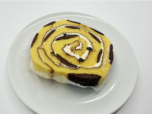 ピカチュウカラーのロールケーキはチョコバナナ味