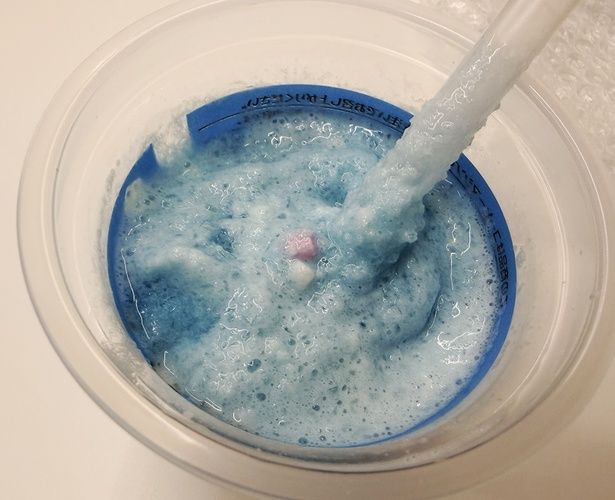 ラムネソーダフラッペは、つぶつぶ食感のラムネがアクセント