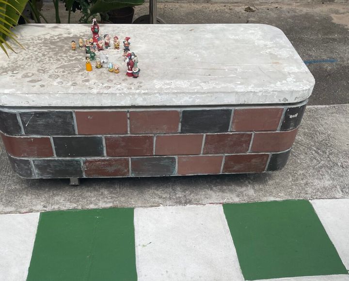 チョンバルの道端で見つけた子どもが遊んだ形跡