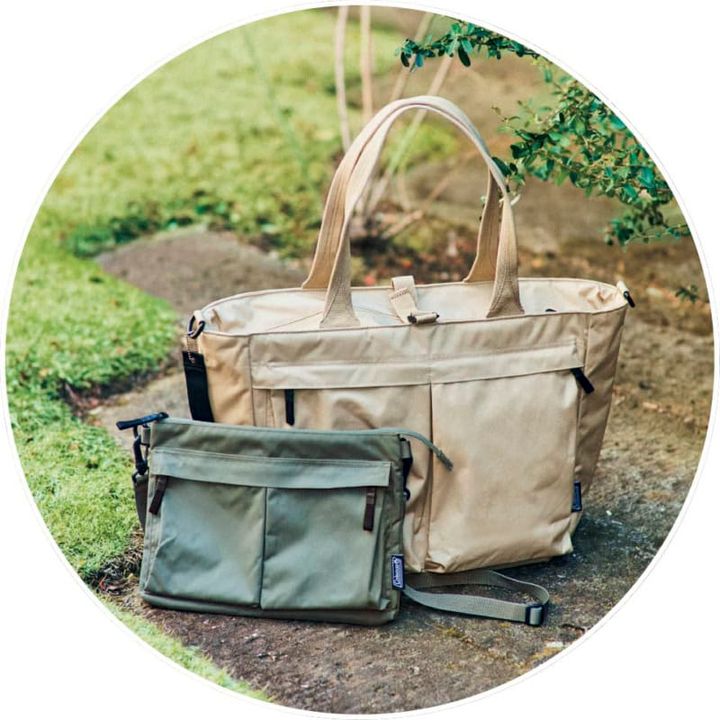 ユニウォーカートート[H35×W52×D16]￥9,900、ユニウォーカーサコッシュ[H21×W31×Ｄ8]￥3,960（ともにコールマン／コールマン カスタマーサービス）