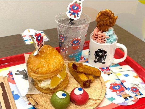 「ミャクミャクおいもスイーツプレート」(4950円)※写真のドリンクは「ミャクミャクぷちぷちソーダ」