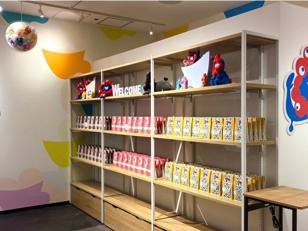 シェルフには「おいもけんぴ」がズラリ