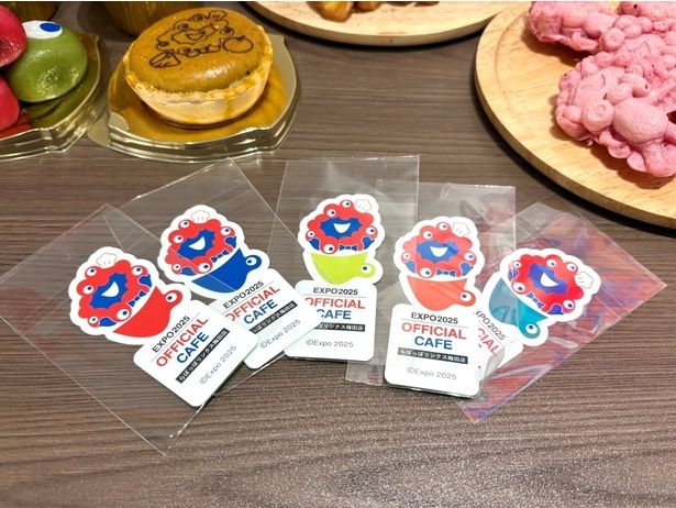 「ミャクミャク焼き」に付いてくる「ミャクミャクステッカー」