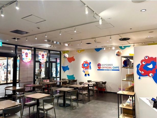 どこにいてもミャクミャクと目が合う店内