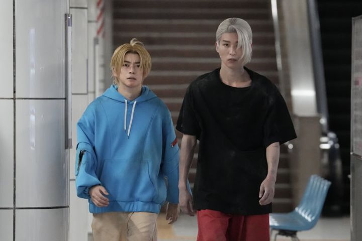 映画『SAKAMOTO DAYS』より坂本太郎（目黒蓮）とシン（高橋文哉）