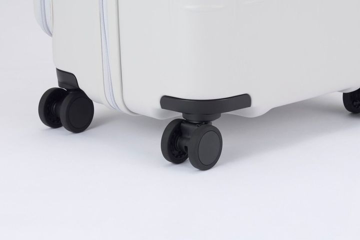 カバンのプロ・エースが教える「失敗しないスーツケース」3選！ 機内持込“最大級”容量、3万円以下のコスパ最強機…旅の質を上げる最新作