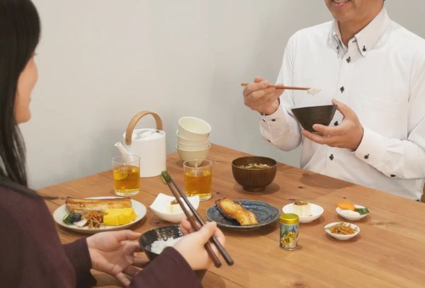 【長野県須坂市】八幡屋礒五郎が、長野県須坂市をテーマにした「須坂缶」をイオンモール須坂店で発売