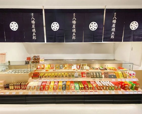 【長野県須坂市】八幡屋礒五郎が、長野県須坂市をテーマにした「須坂缶」をイオンモール須坂店で発売