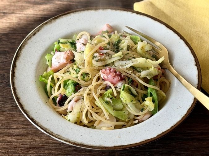 春キャベツとタコのペペロンチーノ風パスタ
