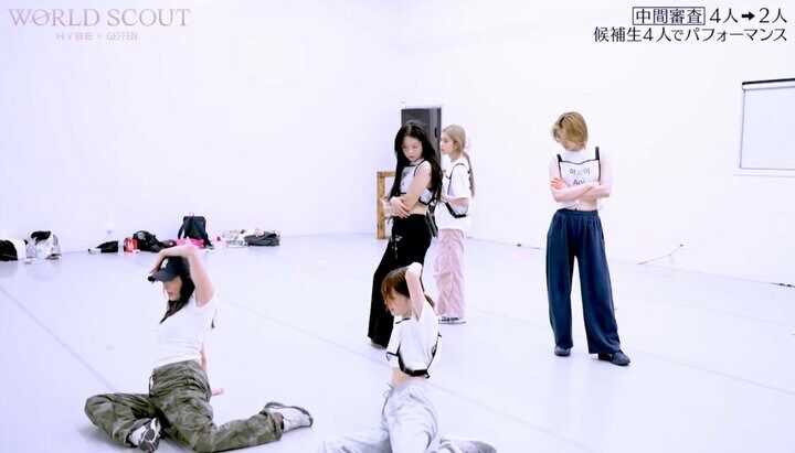 可愛すぎる15歳練習生、脚を180度に開き…大胆開脚の大技に苦戦