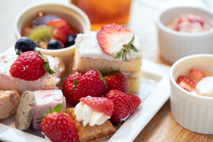 5月末まで♪いちごデザートビュッフェとサラダバー付きランチが人気の「AWkitchen TOKYO 新丸ビル店」