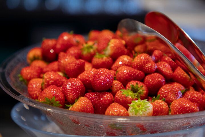 5月末まで♪いちごデザートビュッフェとサラダバー付きランチが人気の「AWkitchen TOKYO 新丸ビル店」