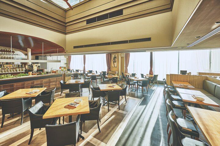 5月末まで♪いちごデザートビュッフェとサラダバー付きランチが人気の「AWkitchen TOKYO 新丸ビル店」