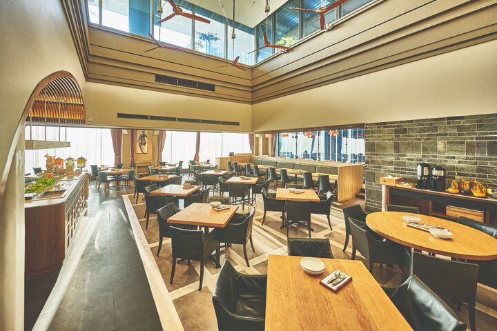 5月末まで♪いちごデザートビュッフェとサラダバー付きランチが人気の「AWkitchen TOKYO 新丸ビル店」