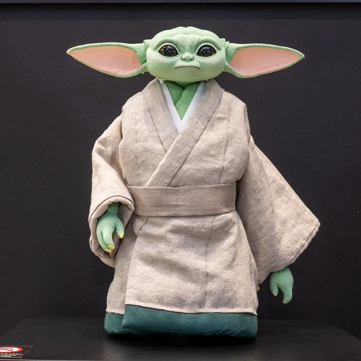 伝統芸能・文楽からは、グローグーをモチーフにしたオリジナル文楽人形