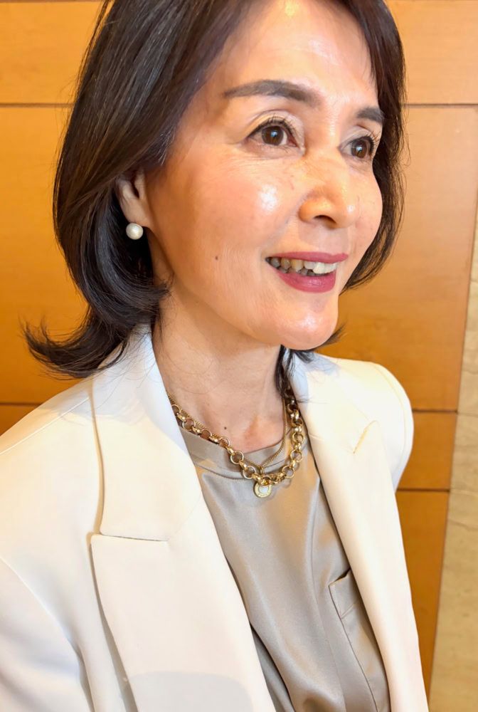 ジャケットはH&M、シャツはマックスマーラ