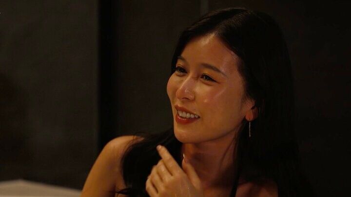 【写真・画像】穴開き水着の34歳美人社長、年収3000万円のイケメン経営者と密着の混浴「近くない？距離が」 1枚目