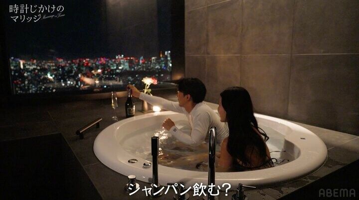 【写真・画像】穴開き水着の34歳美人社長、年収3000万円のイケメン経営者と密着の混浴「近くない？距離が」 2枚目