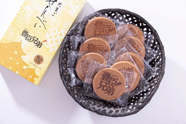 総本家駿河屋善右衛門が『豊臣兄弟！』ロゴライセンス商品を発売！羊羹などが登場