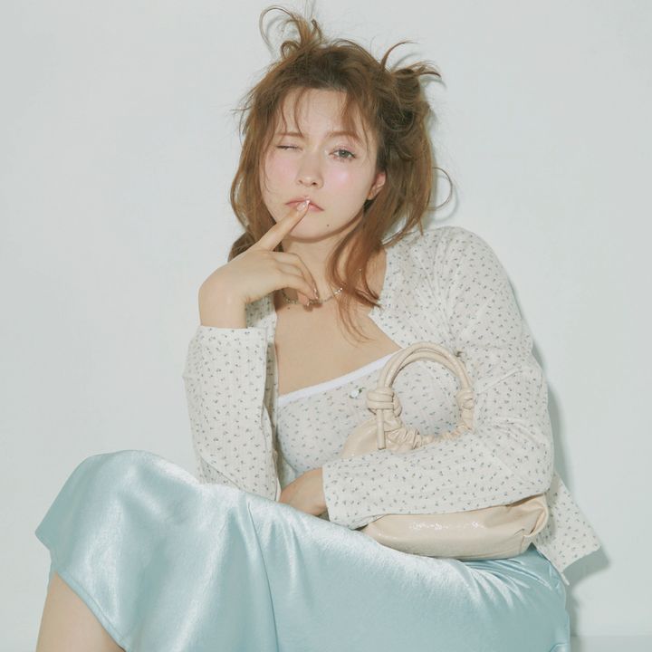 八木アリサ おしゃれ自慢 小花