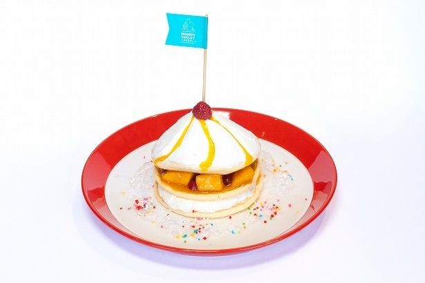 「レットゥラ ラウンジ」で提供される「雨粒きらめく マンゴーアンブレラパンケーキ」