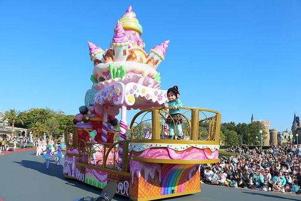 ディズニーパークでスウィーツの世界が待っている！