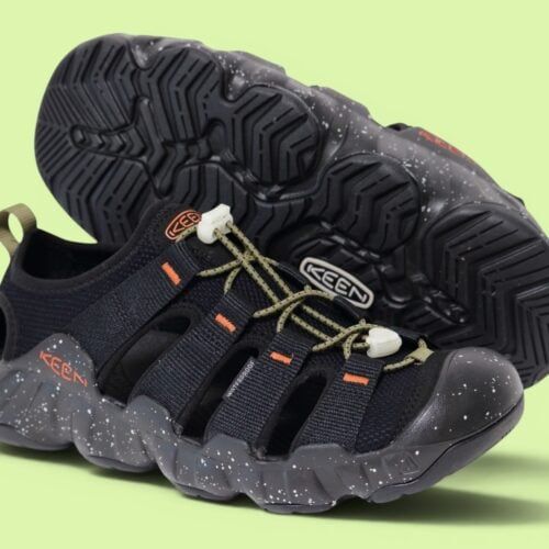 スニーカーとサンダルの“いいとこ取り”なハイブリッドシューズ3選！ 「キミはどっち!?」なルックスに宿る、ホカ、ミズノ、キーンの圧倒的な機能美