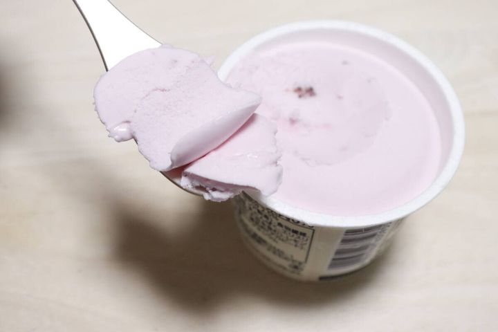 アルミアイスクリームスプーン アイスをすくった様子