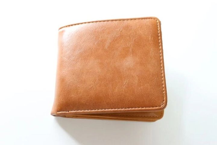 ダイソーの2つ折財布 レザー調のブラウン