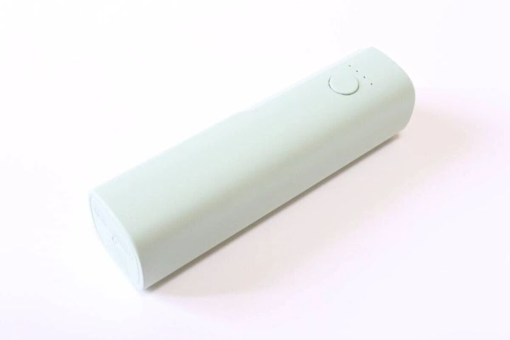 ダイソーのモバイルバッテリー ライトミントグリーン