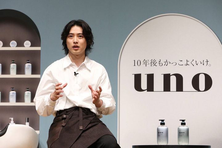 山﨑賢人＆藤木直人がヘアサロンのスタイリストとオーナーに!?【ウーノ】初のシャンプーで、今も未来も自信の持てる髪へ