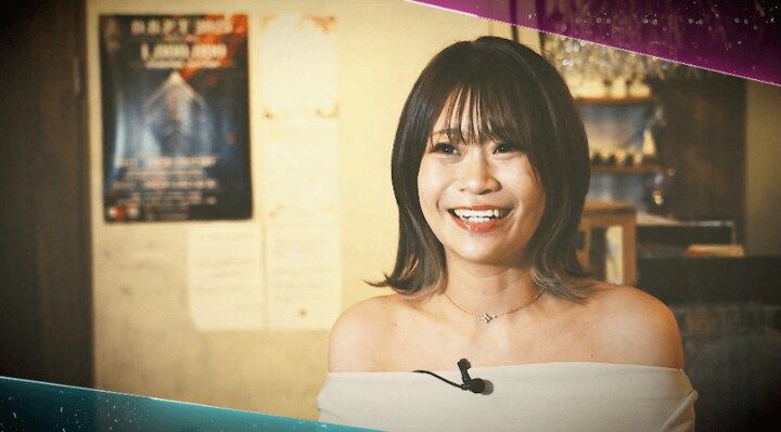 【映像】元トップレースクイーンのポーカー美女、気合十分“真紅ドレス姿”