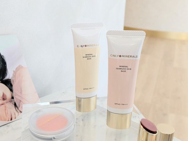 オンリーミネラル ミネラルシームレススキンベース2色並べ