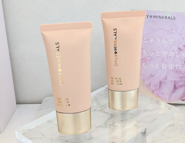 オンリーミネラル ミネラルエッセンスBBクリームN 2本並べ