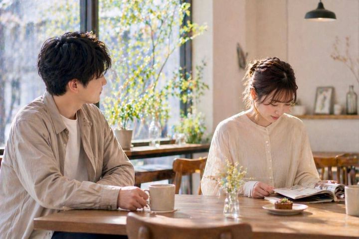 「なぜか尽くしてくれる」男性の本命行動は“自然な優しさ”に出る