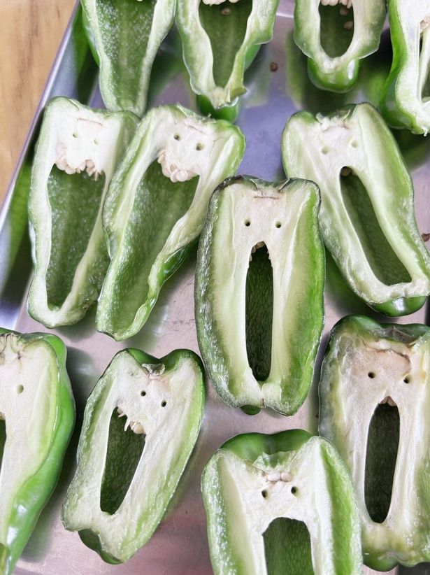 山ほど切ったピーマンから生まれたこだわりの場面