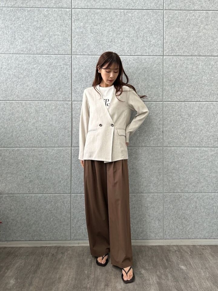 2026春大人女性おすすめ休日ノーカラージャケットコーデ