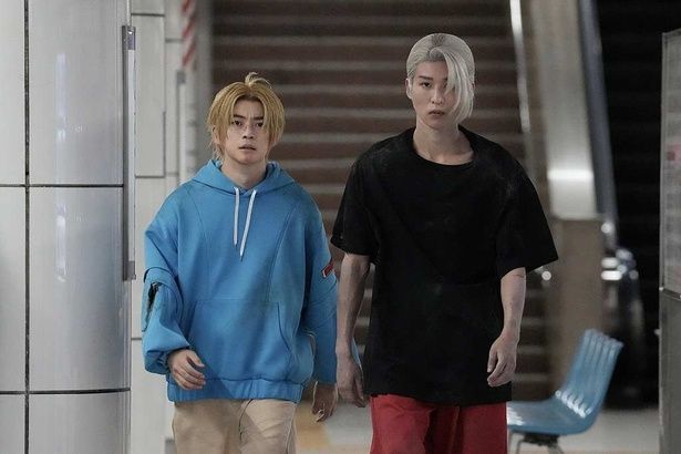 『SAKAMOTO DAYS』で坂本太郎の相棒でエスパーの朝倉シン役に高橋文哉 [c]鈴木祐斗／集英社 [c]2026映画「SAKAMOTO DAYS」製作委員会