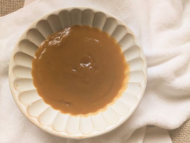 for her. ビーツポタージュを器に盛った様子