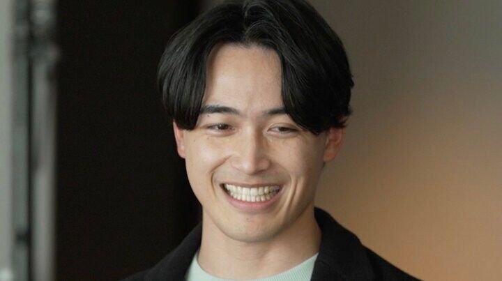 【写真・画像】スーツ姿でも隠せない“爆裂胸筋”に釘付け 元アスリート会社役員の“肉体美”にスタジオ興奮「嘘みたいな…」 1枚目