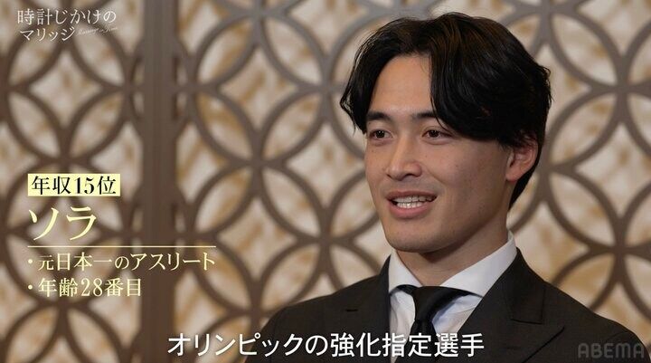 【写真・画像】スーツ姿でも隠せない“爆裂胸筋”に釘付け 元アスリート会社役員の“肉体美”にスタジオ興奮「嘘みたいな…」 2枚目
