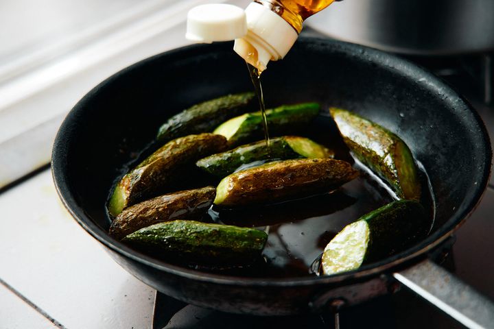 きゅうりに焼き目をつける