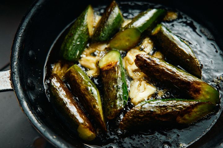 きゅうりに焼き目をつける