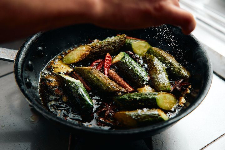 塩・砂糖を加える