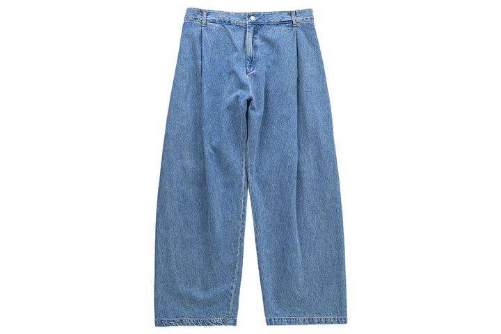 〈セブンス〉のワイドデニム