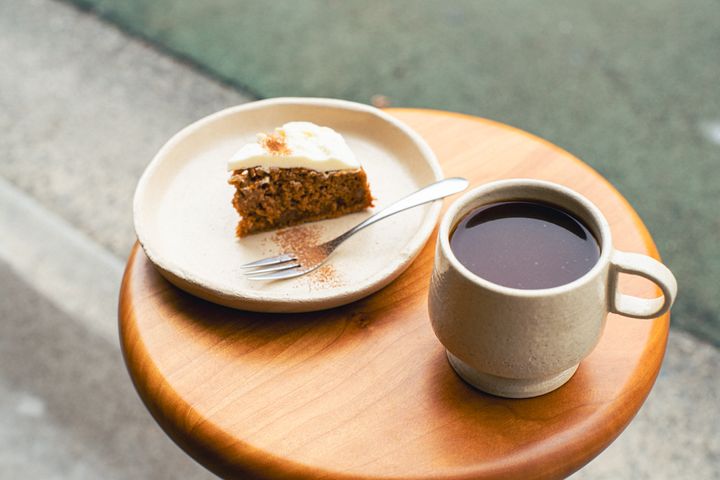 不動前・北欧風インテリアのカフェで、コーヒーとキャロットケーキ：DAY COFFEE【ファージーの特等席 vol.36】