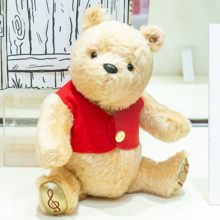 シュタイフ「ディズニー くまのプーさん 100周年記念」ぬいぐるみ 撮影