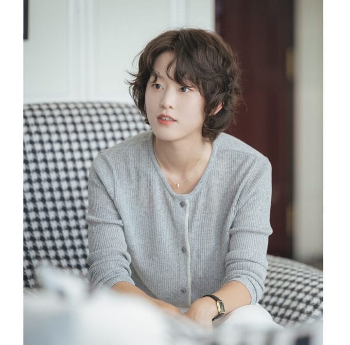 キャッスルビューティー秘書室のト・ヘジョン（イ・ヨン）